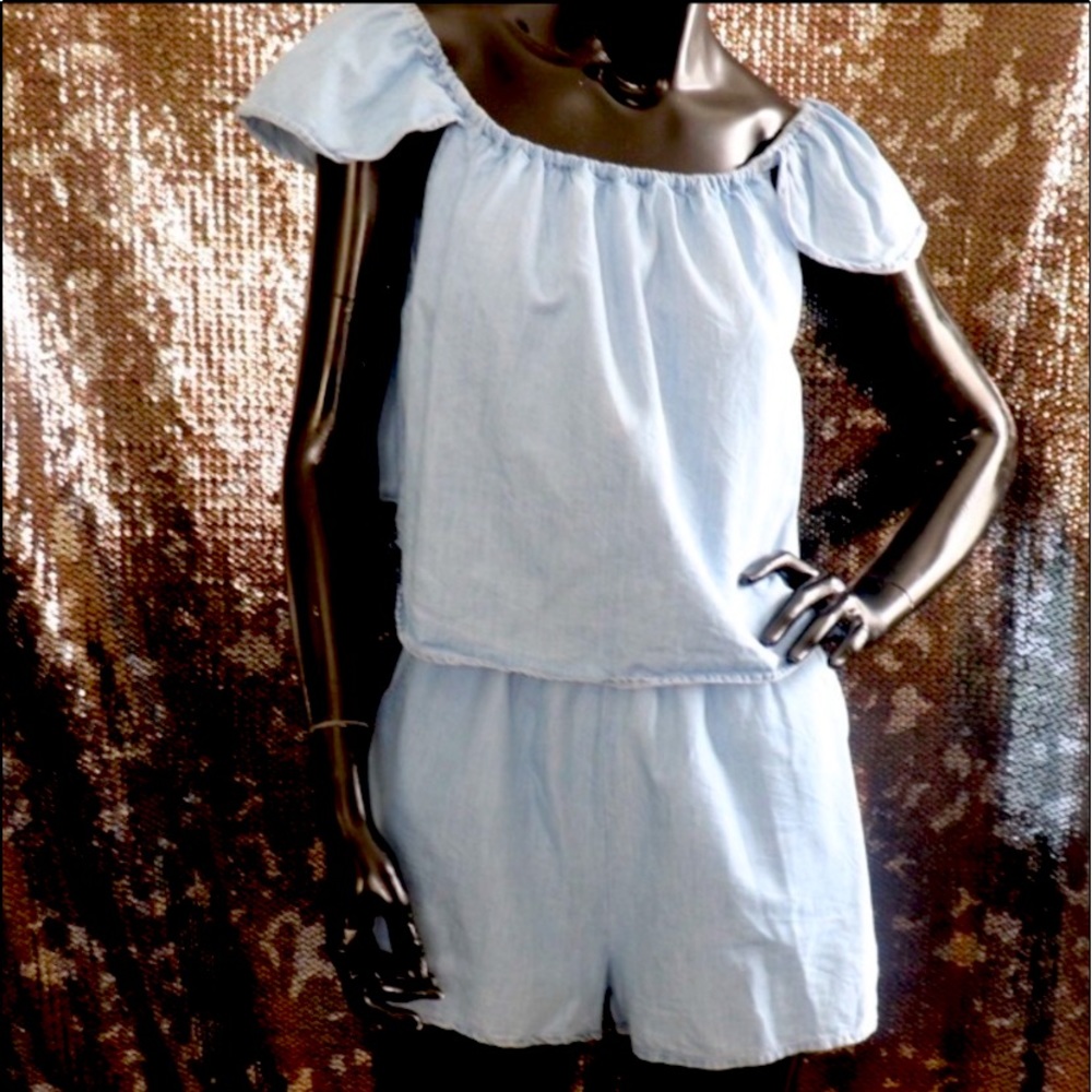 ROMEO AND JUILET COUTURE ROMPER.  Sz.MEDIUM